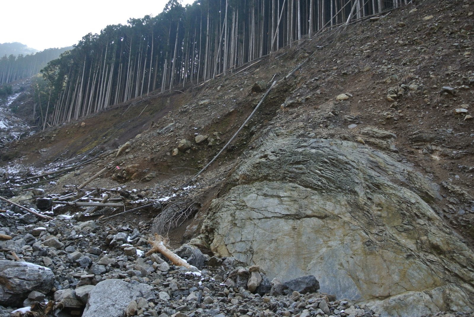 土砂崩れの現場